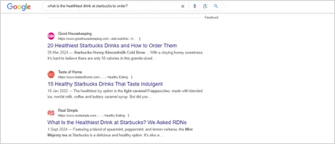Capture d’écran des résultats de recherche Google pour « quelle est la boisson la plus saine chez Starbucks à commander ? » montrant les articles les mieux classés.