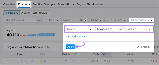 Filtrage des positions de recherche organique par mots-clés de marque dans un outil de référencement avec le bouton « Appliquer » en surbrillance.